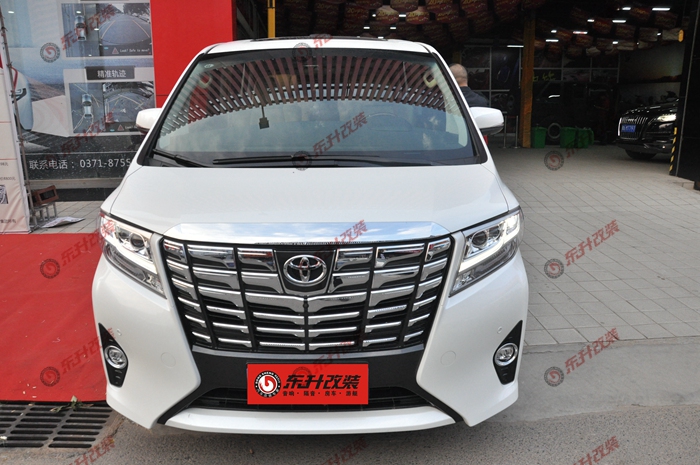 丰田埃尔法实木地板奥司维内饰改装