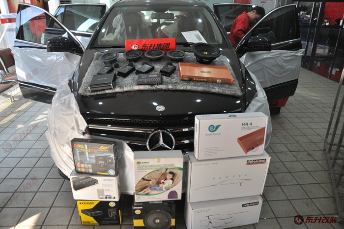 奔驰R320 丹麦丹拿音响改装