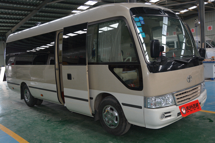 丰田考斯特豪华商务房车改装