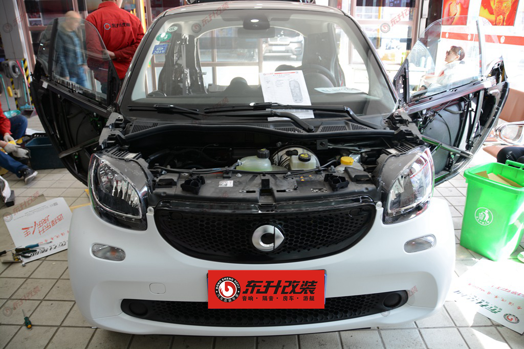 小车也要静谧空间—奔驰Smart金和弦全车隔音