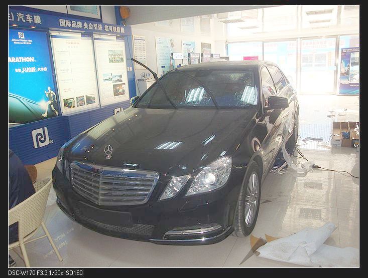 奔驰E300贴美国强生太阳膜